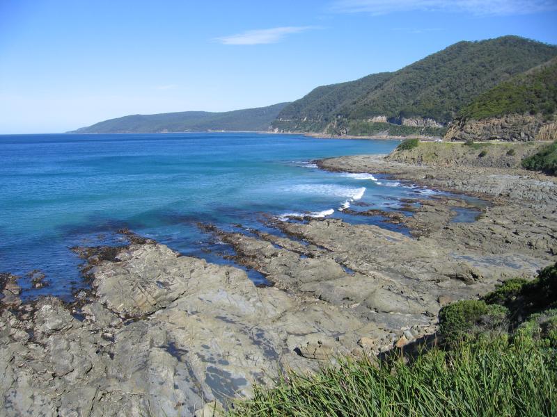 Lorne - Great Ocean Road at various spots between Lorne and Mt Defiance - View south-west along coast