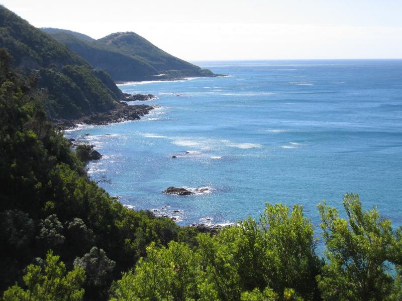 Lorne - Mount Defiance area, Great Ocean Road: View north-east along coast at Mt Defiance lookout