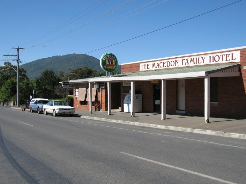 Macedon - Commercial centre and shops, Victoria Street: The Macedon Family Hotel, view north along Smith St towards Victoria St