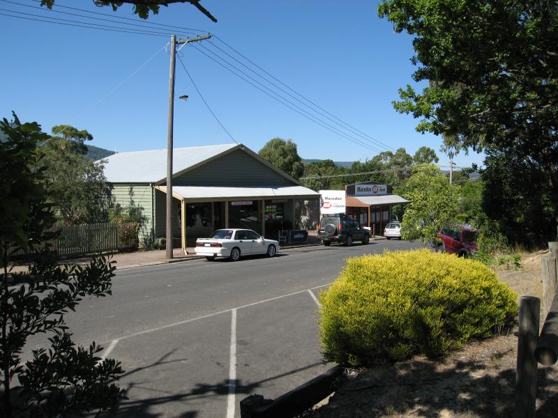 Macedon - Commercial centre and shops, Victoria Street: View east along Victoria St between Smith St and Margaret St
