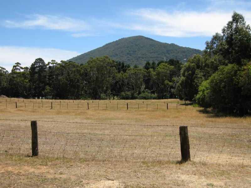 Macedon - Honour Avenue: View north towards Mt Macedon from Honour Av near Waterfalls Rd