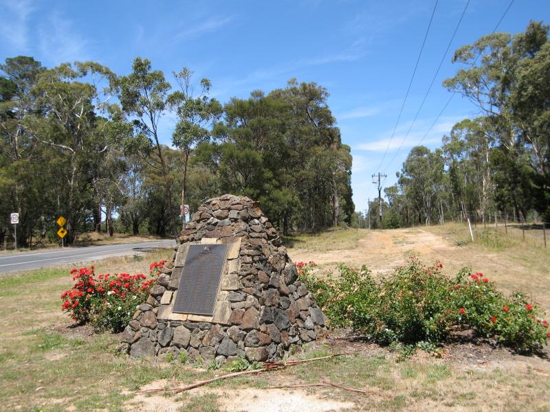 Macedon - Honour Avenue: War memorial, view south along Mount Macedon Rd at Honour Av