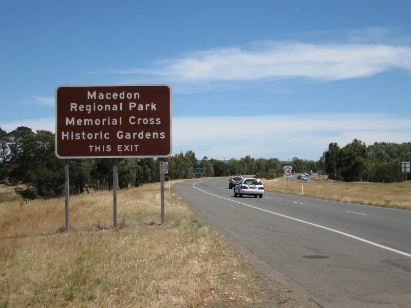Macedon - Calder Freeway at Macedon: View north along Calder Fwy towards Mount Macedon Rd exit