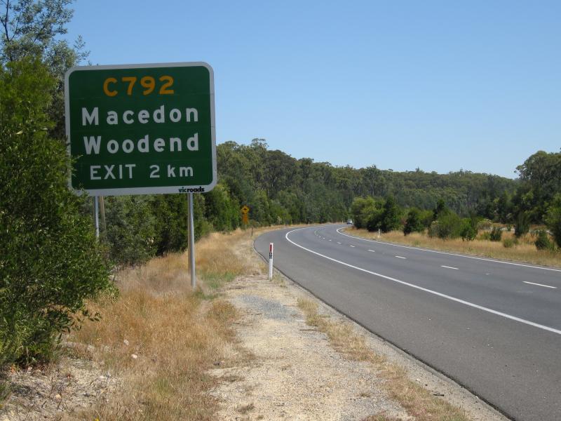Macedon - Calder Freeway at Macedon: View north along Calder Fwy towards Woodend exit at Black Forest Dr