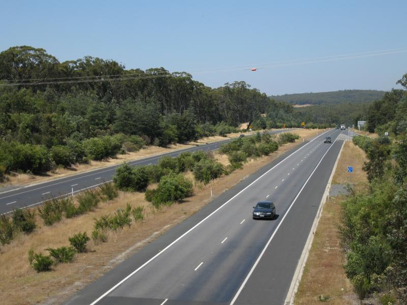 Macedon - Calder Freeway at Macedon: View south along Calder Fwy from Black Forest Dr overpass