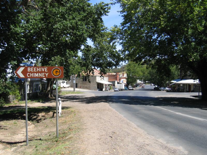 Maldon - Shops and commercial centre, High Street and Main Street: View south along Main St towards Templeton St