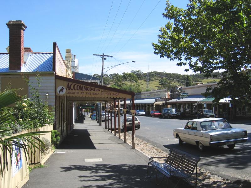 Maldon - Shops and commercial centre, High Street and Main Street: View south along Main St between Templeton St and High St