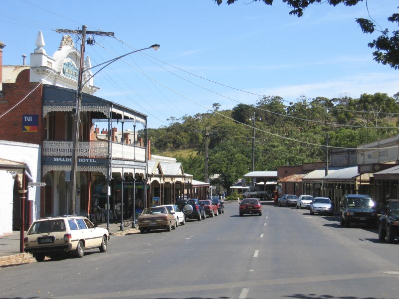 Maldon - Shops and commercial centre, High Street and Main Street: View south along Main St between Templeton St and High St