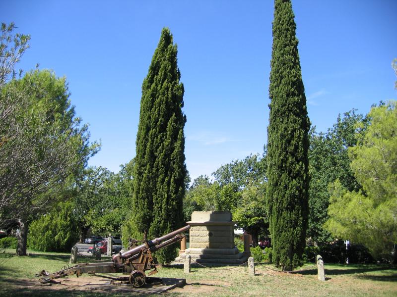 Maldon - Shops and commercial centre, High Street and Main Street: Gardens at Maldon Museum, High St