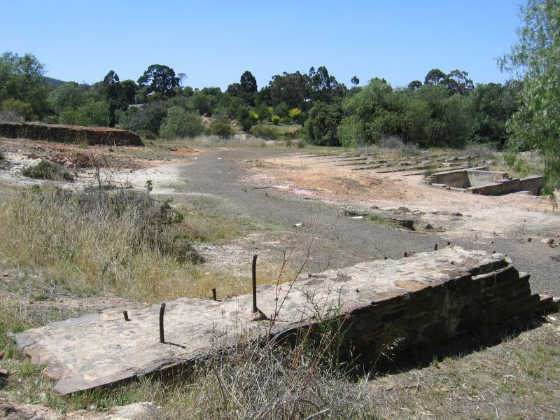 Maldon - Beehive Mine, Main Street between Templeton Street and Church Street: Mining ruins