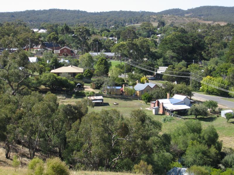 Maldon - Anzac Hill, Gray Street: View north towards oval and primary school