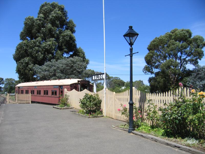 Maldon - Victorian Goldfields Railway, Hornsby Street: View east along platform