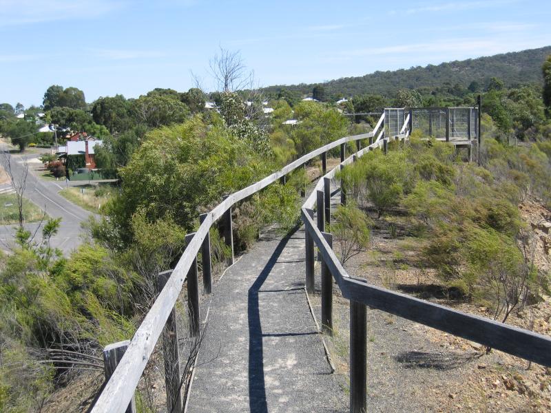 Maldon - Union Hill Gold Mine, corner Reef Street and Lowther Street: Walking track to mine lookout