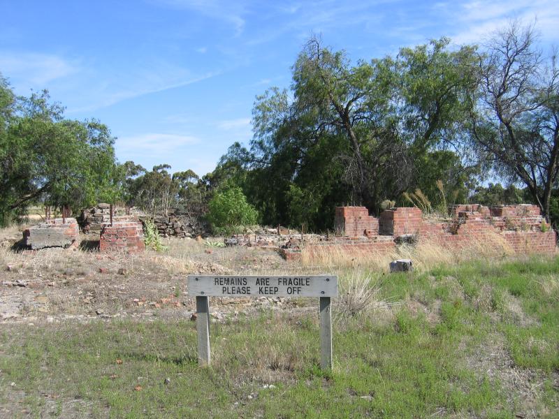 Maldon - Maldon Historic Reserve, South German Road: Mining ruins
