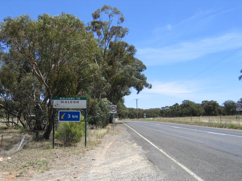 Maldon - Around Maldon and outskirts: Welcome to Maldon sign, view west along Bendigo-Maldon Rd