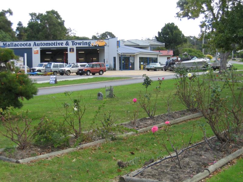 Mallacoota - Shops and commercial centre, Maurice Avenue: View west along Maurice Av at Betka Rd