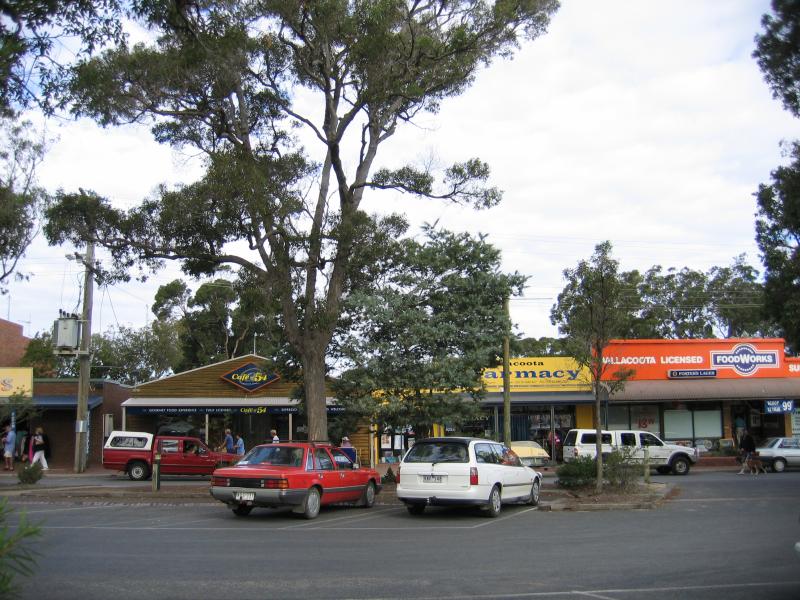 Mallacoota - Shops and commercial centre, Maurice Avenue: Shops along Maurice Av between Betka Rd and Greer St