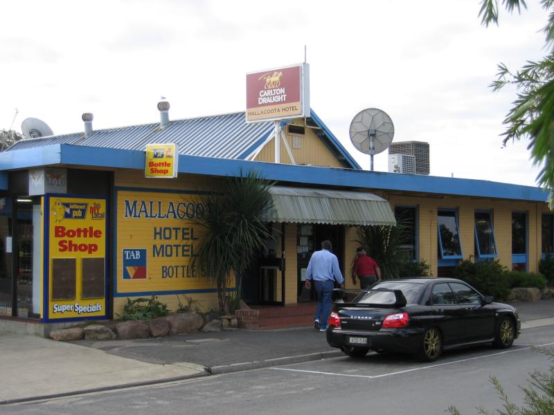 Mallacoota - Shops and commercial centre, Maurice Avenue: Mallacoota Hotel, Maurice Av