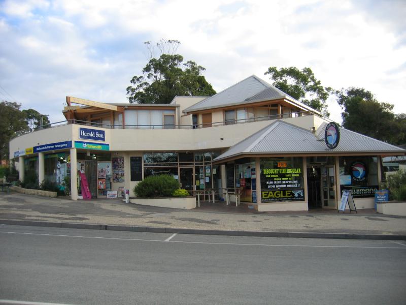 Mallacoota - Allan Drive area: Shops, Allan Dr at Dorron Av
