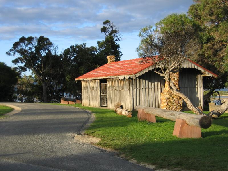 Mallacoota - Recreation Reserve, south of Allan Drive: Cabin