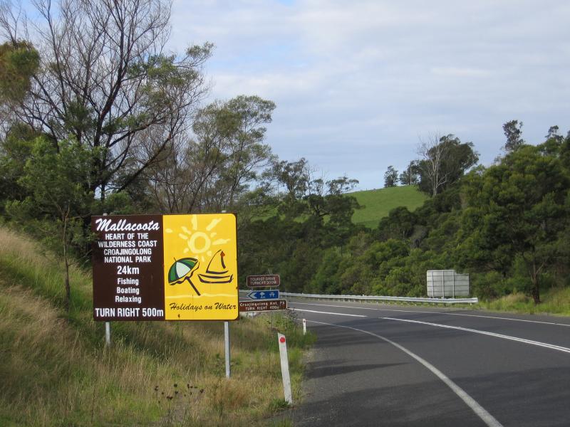 Mallacoota - Genoa and Mallacoota Road: View east along Princes Hwy, approaching Mallacoota Rd