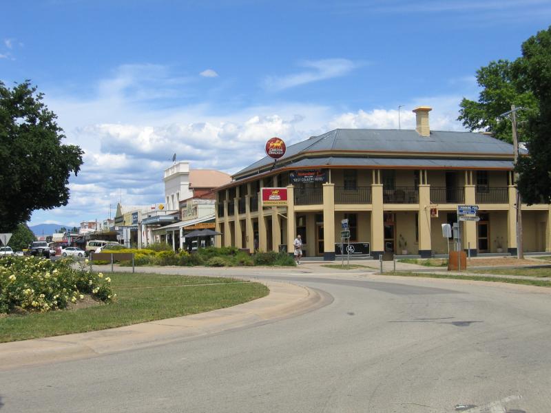 Mansfield - Commercial centre and shops: Mansfield Hotel, view east along High St at Highett St
