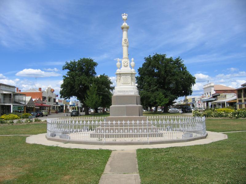 Mansfield - Commercial centre and shops: Monument in centre of roundabout, view east along High St at Highett St