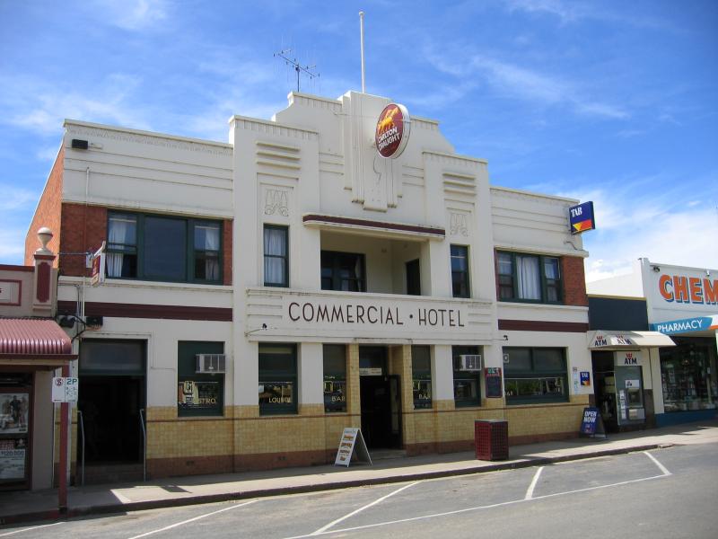 Mansfield - Commercial centre and shops: Commercial Hotel, High St between Highett St and Baldry St