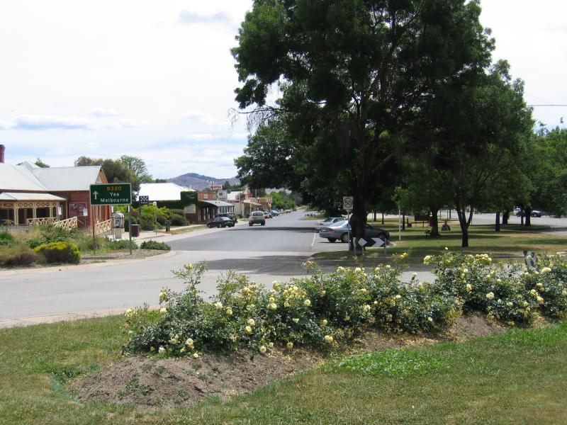 Mansfield - Commercial centre and shops: View west along High St at Highett St