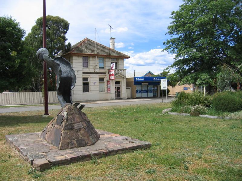 Mansfield - Commercial centre and shops: Spirit of Skier monument, view east along High St at Apollo St