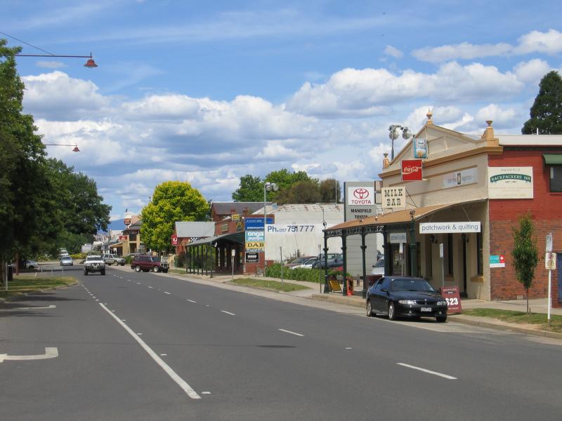 Mansfield - Commercial centre and shops: View east along High St at Apollo St
