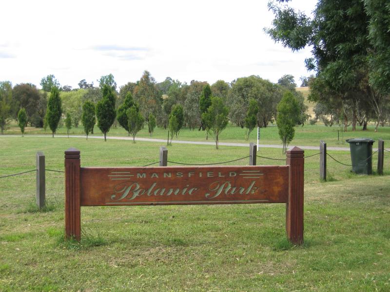 Mansfield - Botanic Park, High Street: Botanic Park sign on High St
