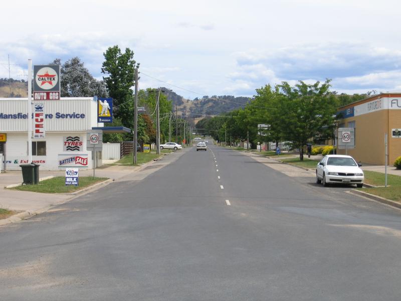 Mansfield - Around Mansfield and outskirts: View south along Chenery St at High St