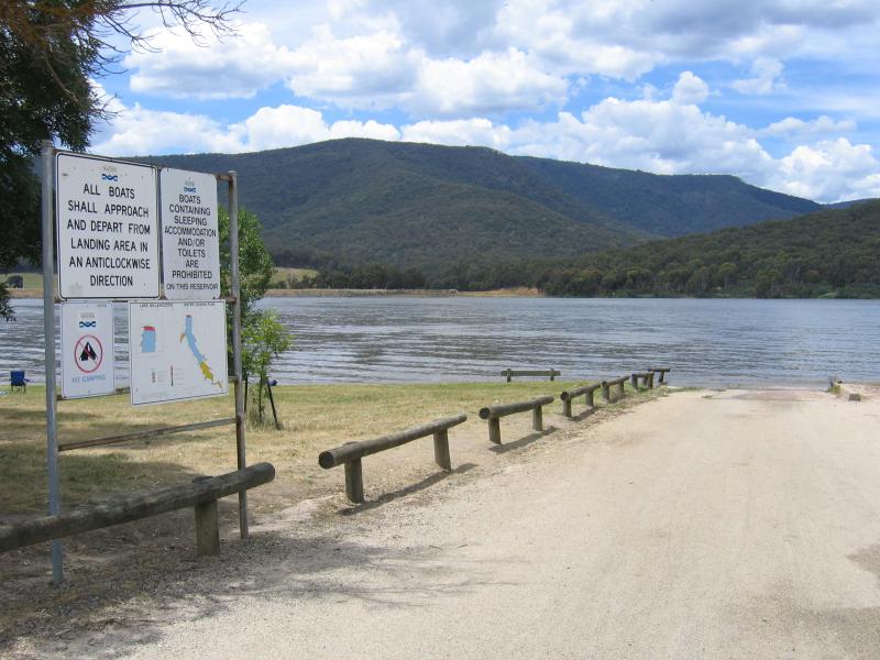 Mansfield - Lake Nillahcootie, Midland Highway, 25 km north of Mansfield: Boat ramp