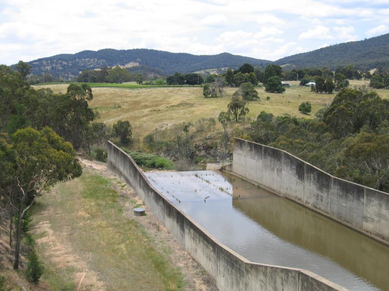 Mansfield - Lake Nillahcootie, Midland Highway, 25 km north of Mansfield: Slipway at dam wall