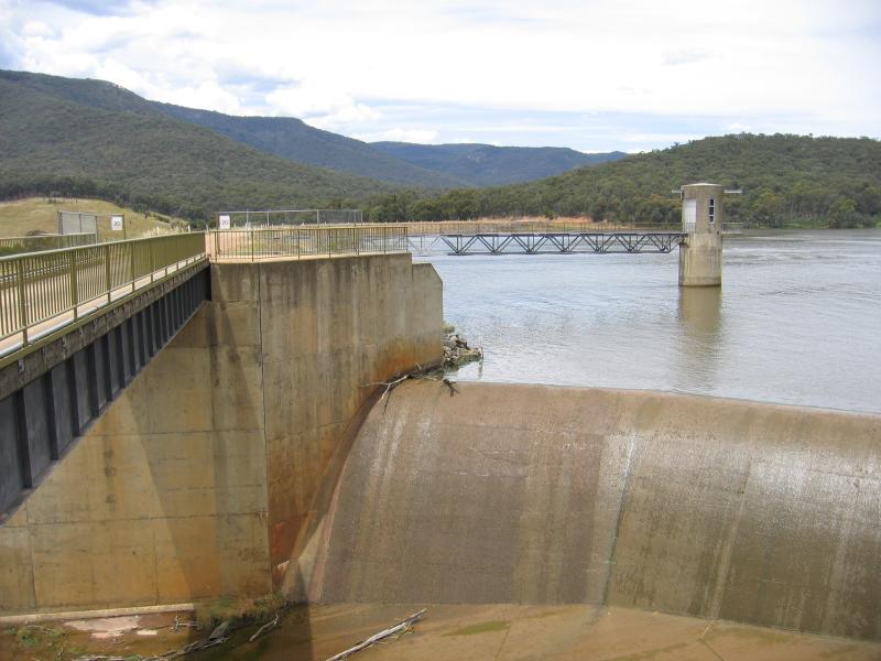 Mansfield - Lake Nillahcootie, Midland Highway, 25 km north of Mansfield: Dam wall