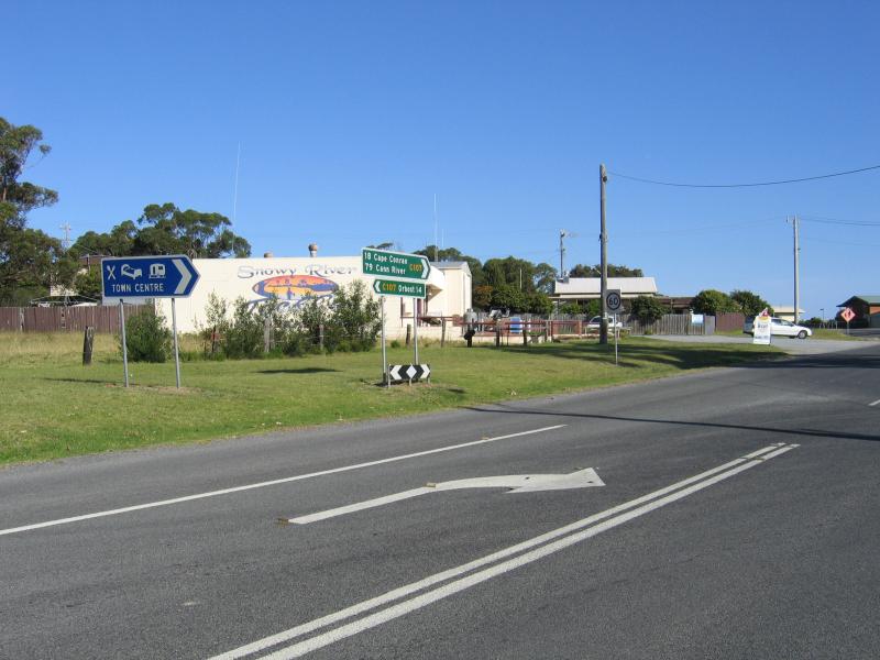 Marlo - Shops and commercial centre: View south along Marlo Rd at Argyle Pde