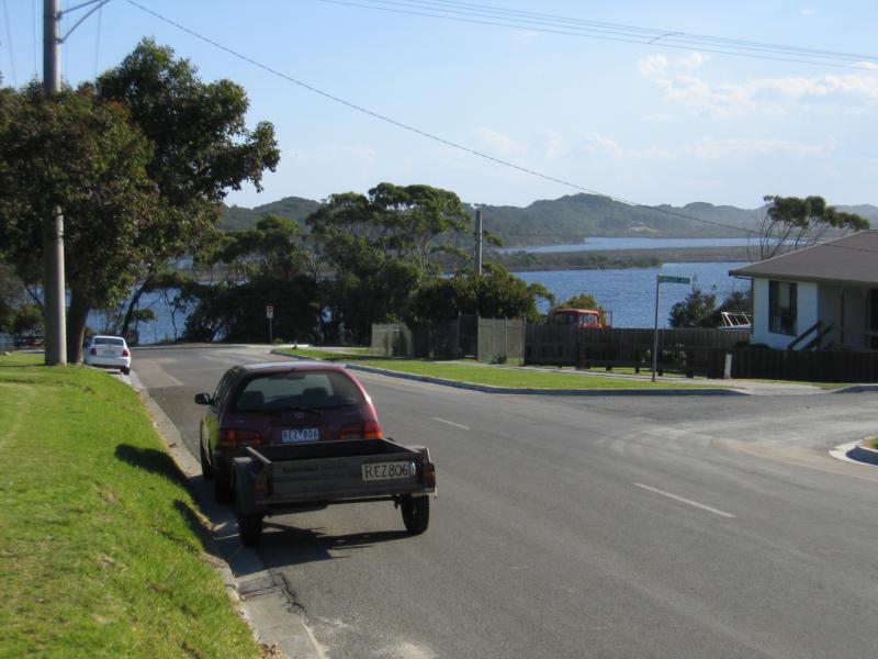 Marlo - Shops and commercial centre: View south-west along Argyle Pde at Willis Av towards Snowy River