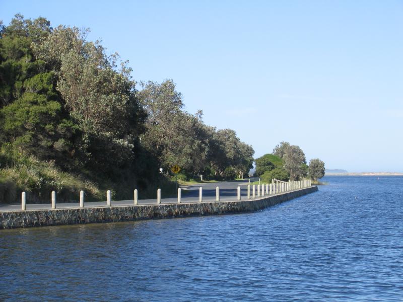 Marlo - Jetty, boat ramp and Foreshore Road: View east along Foreshore Rd and Snowy River from jetty