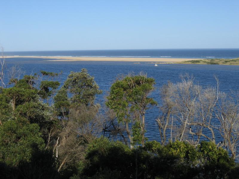 Marlo - Views from Marlo-Cape Conran Road: View east along Snowy River from Marine Pde near Perry St
