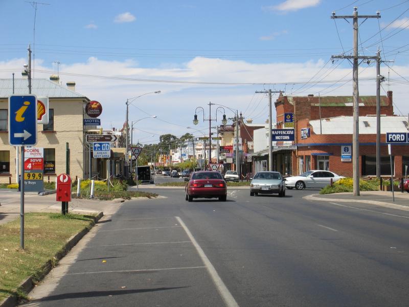 Maryborough - Commercial centre and shops: View north-east along High St towards Inkerman St