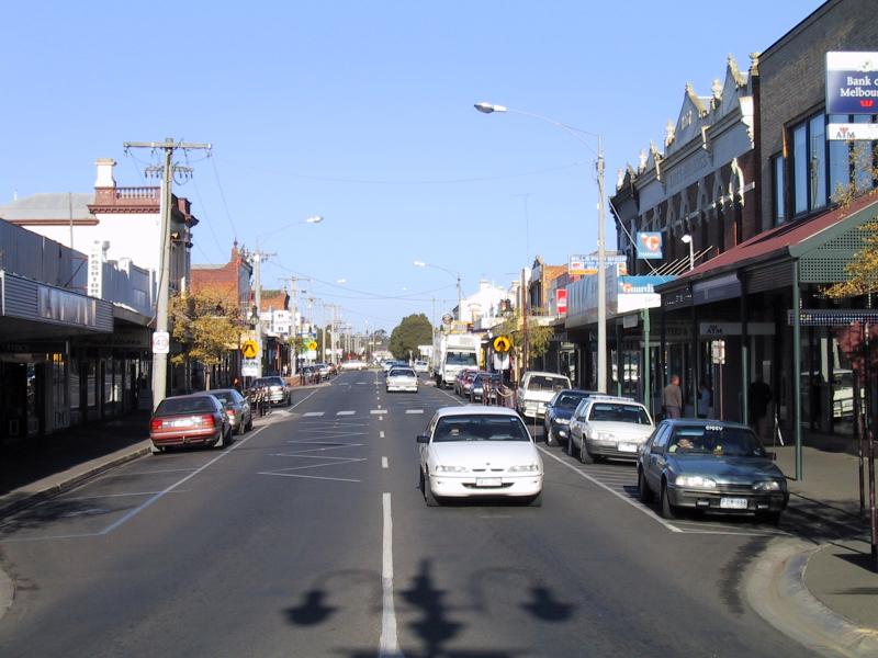 Maryborough - Commercial centre and shops: View south-west along High St at Nolan St