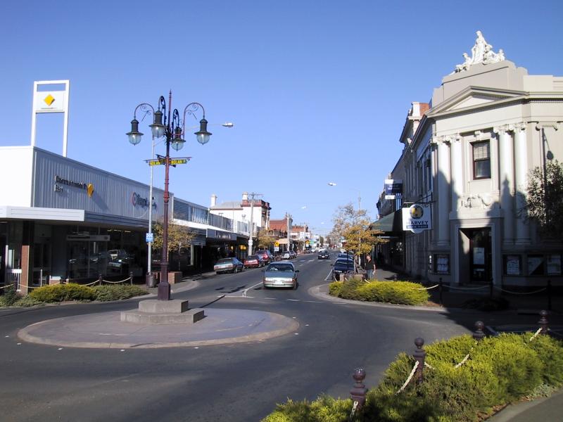 Maryborough - Commercial centre and shops: View south-west along High St at Nolan St