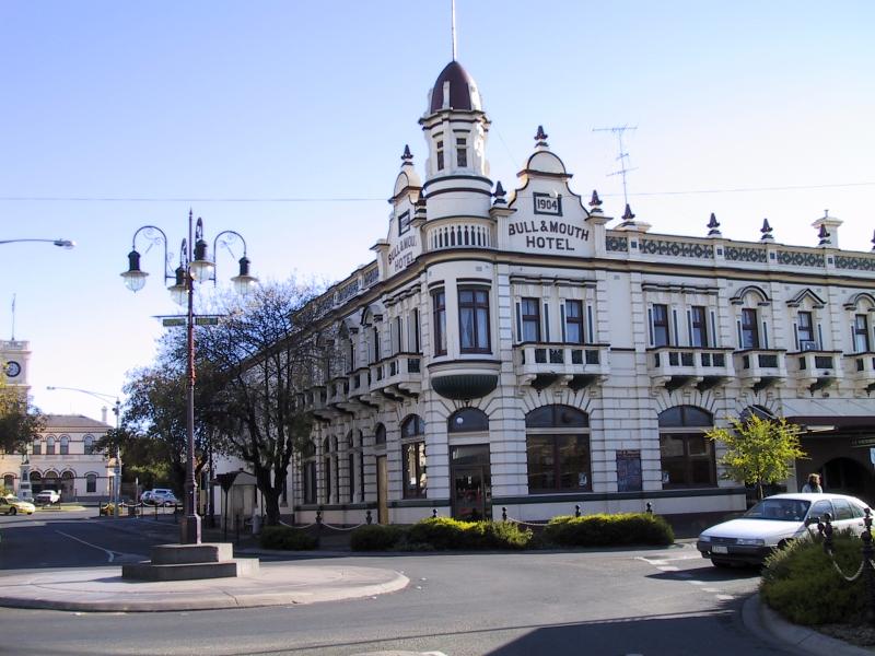 Maryborough - Commercial centre and shops: Bull and Mouth Hotel, view north-west along Nolan St at High St