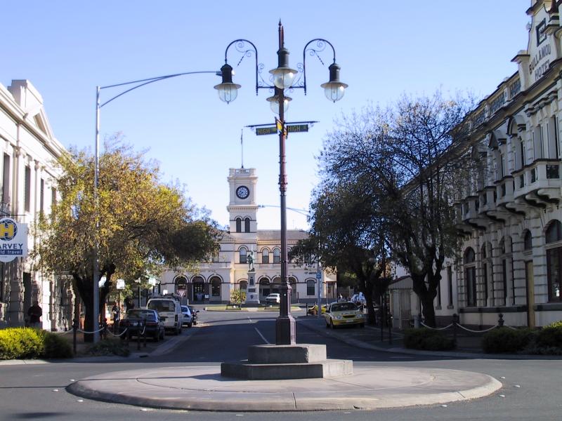 Maryborough - Commercial centre and shops: View north-west along Nolan St at High Street with post office in background