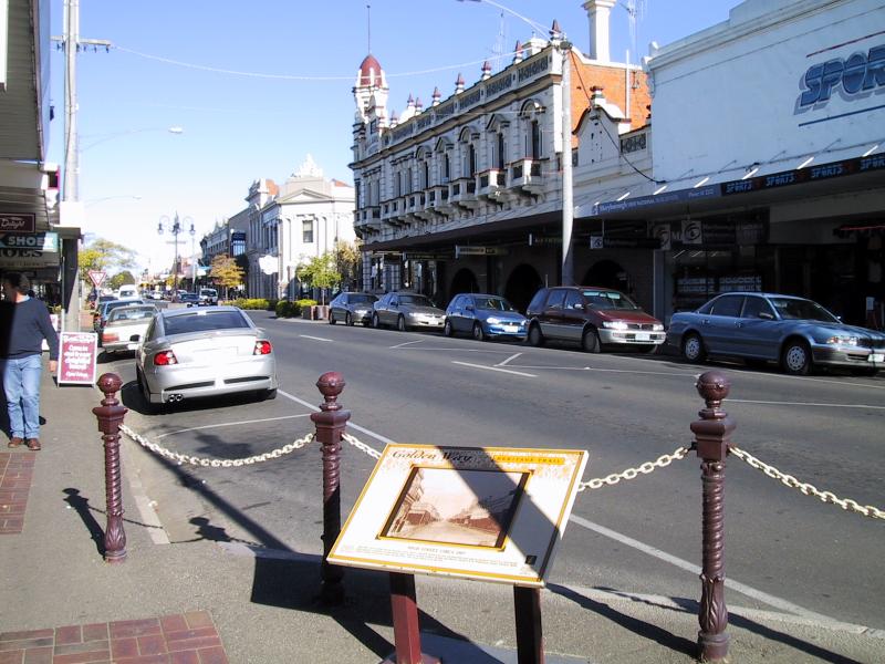 Maryborough - Commercial centre and shops: View south-west along High St between Nolan St and Tuaggra St
