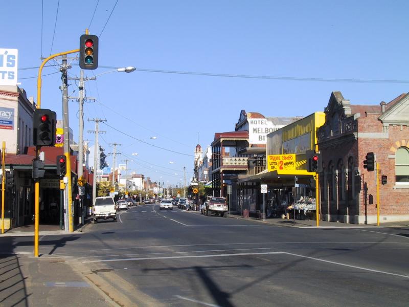 Maryborough - Commercial centre and shops - View south-west along High St at Tuaggra St