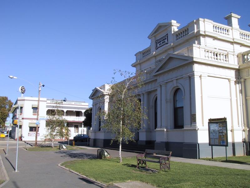 Maryborough - Commercial centre and shops: Court House, view south-west along Clarendon St towards Havelock St and Supreme Court Hotel