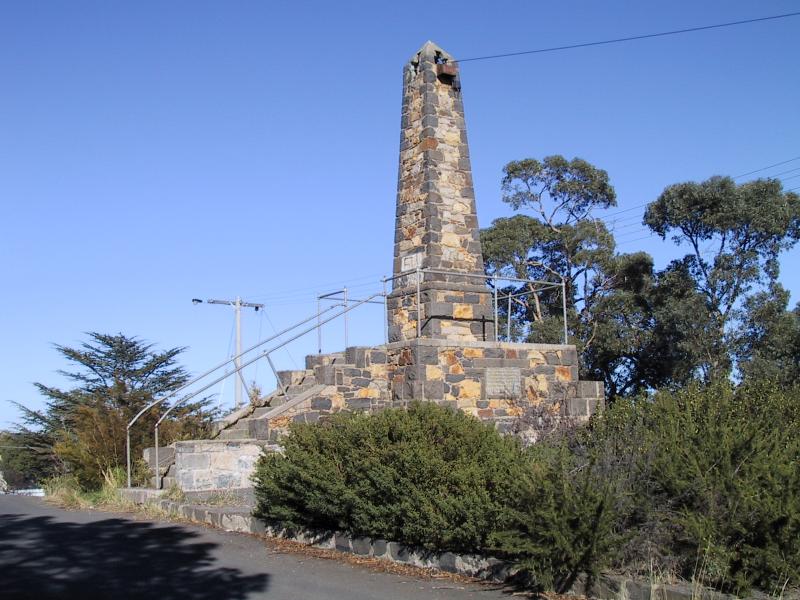 Maryborough - Around town: Memorial in centre of Kennedy St, Roscholler Park
