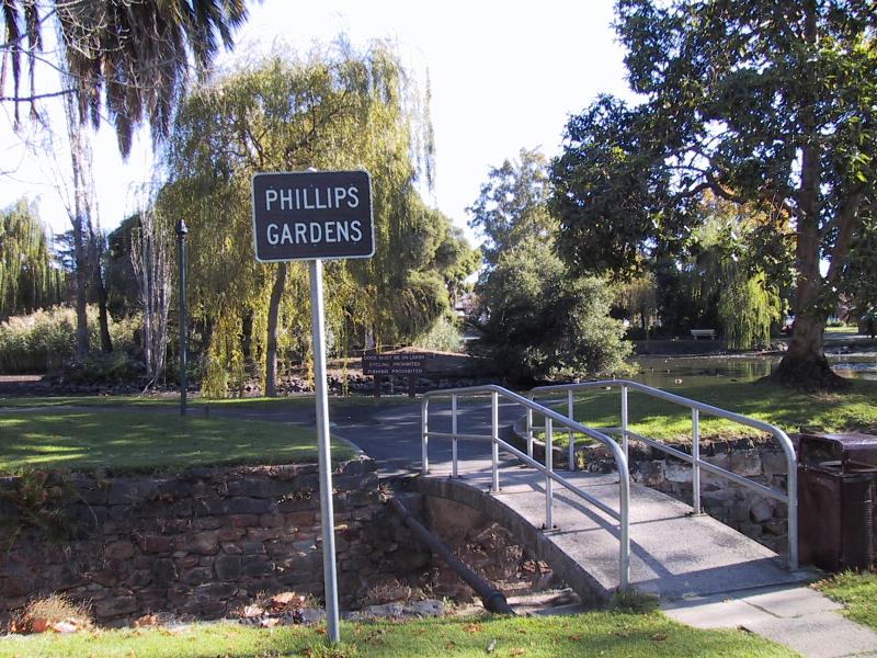 Maryborough - Phillips Gardens: Napier St entrance to gardens